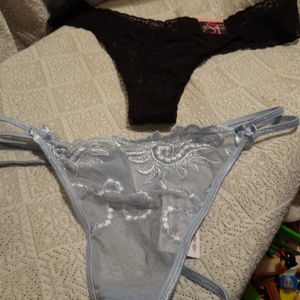 Bundle 2 Pair Thong Panties NWT 7/M Maidenform